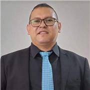 Profesor de comunicación, oratoria y periodismo con mas de 15 años de experiencia.